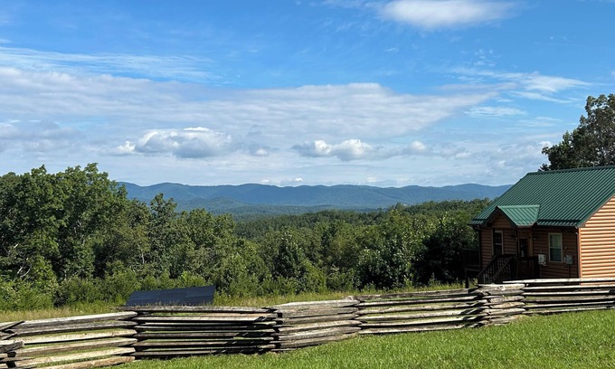 Smith River Cabina | Secluded Romantic Escape near Fairy Stone State Park, Virginia