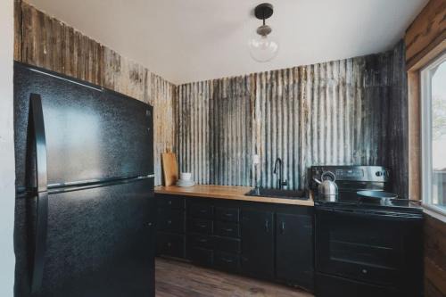 Dunlap Casa | Secluded rustic 2-bedroom cabin on private land