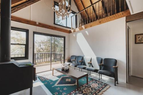 Dunlap Casa | Secluded rustic 3-bedroom cabin on private land