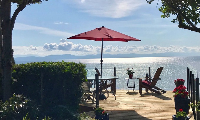 Comox Casa | ¡Playa aislada de Sandy todo para ti! Vistas panorámicas al mar y montaña.