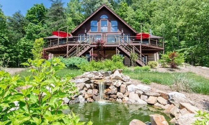 Leicester Casa | Secluded, scenic and upscale cabin close to Asheville