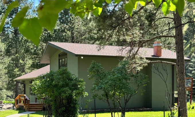 Custer Casa | Secluded Setting On French Creek In The Southern Black Hills