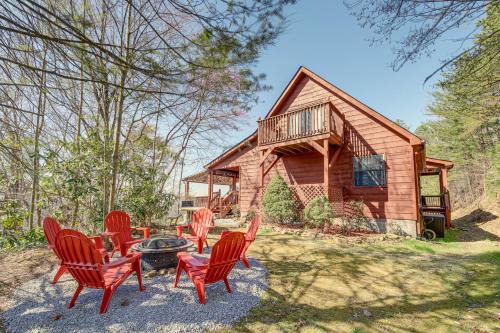 Sevierville Casa | Secluded Sevierville Cabin Hot Tub and Mtn Views!