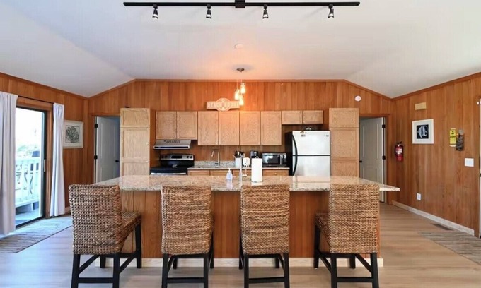Saint Helena Island Casa | Secluded Shoreline Retreat