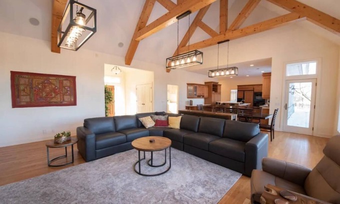Blaine Casa | Secluded Spa-cious Retreat 11+3