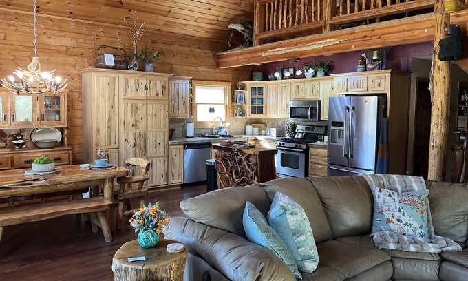 California Hot Springs Cabina | Secluded Log Cabin in the Sequoia National Forest