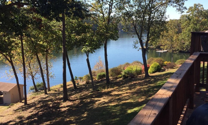 Huddleston Cabina | Frente al mar aislado escapar en Smith Mountain Lake