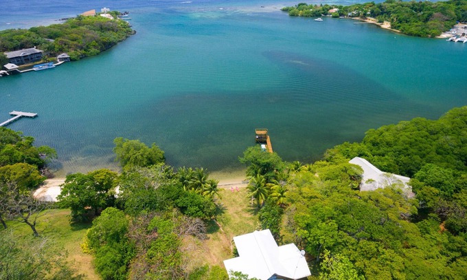 Gibson Bight Casa | Aislado Frente al hogar con playa, muelle, kayaks y fabulosas vistas y puestas de sol