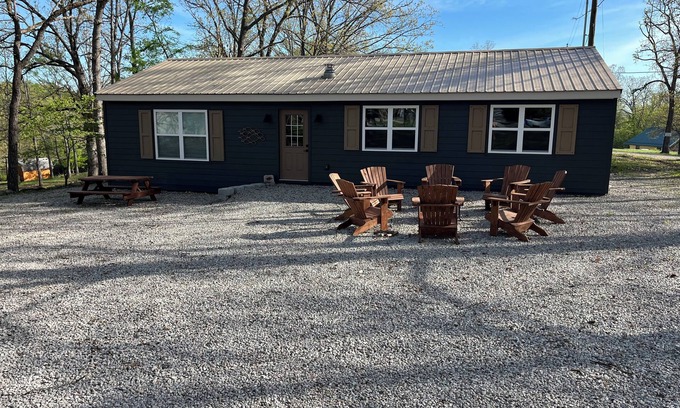Eagle Rock Cabina | Secluded Waterfront Getaway - Huge Game Room, Fire Pit, 2.5 BR + 5 bed Bunk Room
