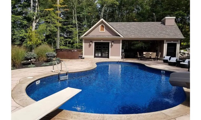 Pine Bush Casa | Seclusion and Romance-Hot Tub is HOT, HOT, HOT!