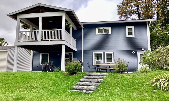 Beulah Apartamento | Second floor unit close to downtown Beulah & Crystal Lake for year-round fun!