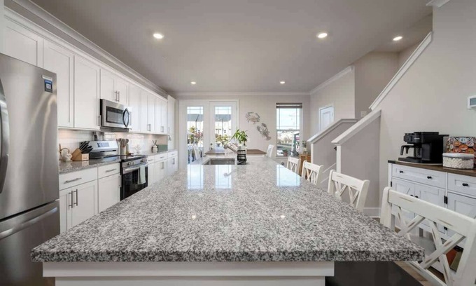 Caine Woods Casa | North OC 3bd Condo 1 Block to Beach w/ EVchrg!