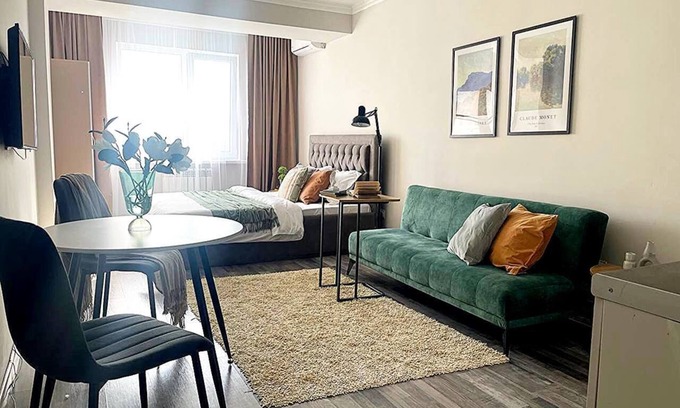 Almaty Apartamento | "Secret garden" charming studio with mountain view,WiFi and AC in central Almaty