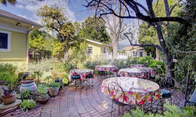 Oak Park Cama Y Desayuno | Secret Garden Inn and Cottages