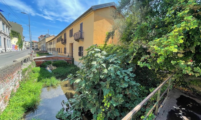 Porta Genova Apartamento | Secret Garden on Water in the City Center.