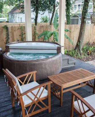 Thomas Square Casa | Secret Garden Studio w/Hot Tub: Near Forsyth Park
