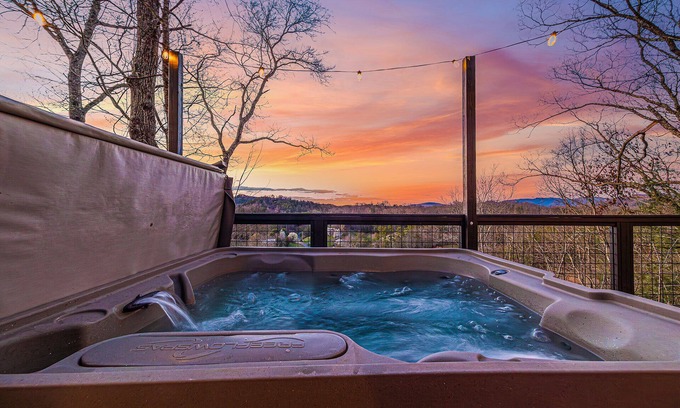 Caton Cabina | Secret Hideout- 2 bdrm, Mtn View, Fire-pit, Game Room, Hot tub, Hammock