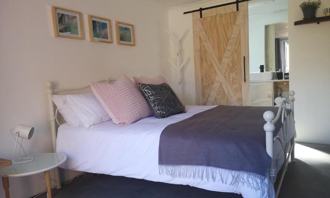 Walmer Casa | Secure, Private, Queen Room Close to Airport