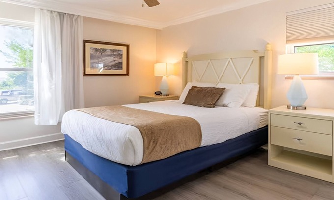 Captiva Hotel | See Breathtaking Bay Views from Your Balcony! 3BR Unit w/Kitchen | Onsite Pool