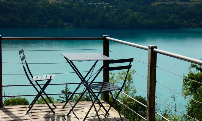 Villages du Lac de Paladru Casa | SEEBLICK chalet romántico spa / vista al lago