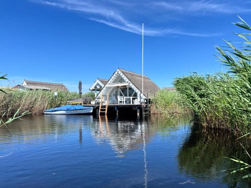 Rust Casa | Seehütte Neusiedlersee - Seehaus inklusive Elektroboot