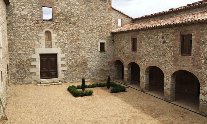 Santa Coloma de Farners Cabaña | Casa rural (alquiler íntegro) Monestir de Sant Salvi para 26 personas