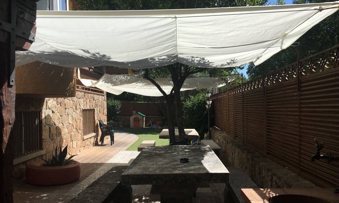 Becerril de la Sierra Chalet De Esquí | Casa rural (alquiler íntegro) Samburiel para 15 personas