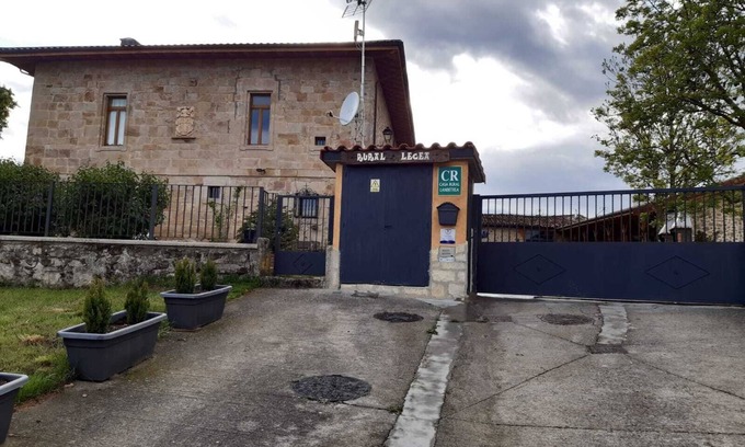 Narvaja Cabaña | Casa rural (alquiler íntegro) Lecea y Alianzas para 13 personas