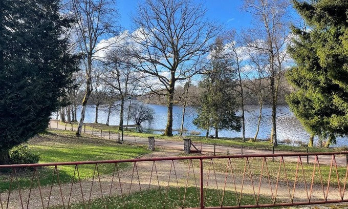 Moux-en-Morvan Casa | Casa unifamiliar con vistas settons Lago, ruta turística tranquila.
