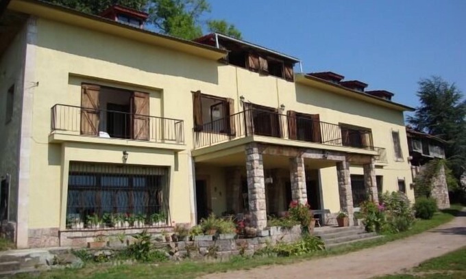 Baselgas Casa | Casa rural (alquiler íntegro)14 personas. Estancia mínima 2 noches.