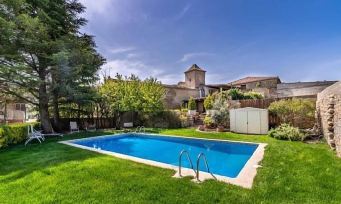 Catalonian Pyrenees Cabaña | Casa con Piscina 1 hora de Barcelona. Alquiler integro.