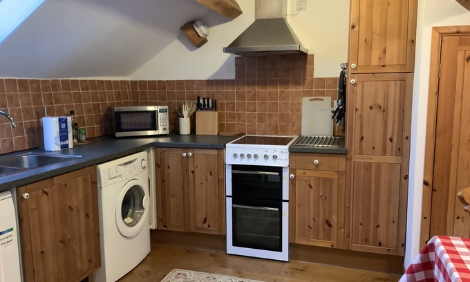 Llanycil Cabaña | Self catering luxury holiday cottage by Lake Bala. Pet friendly.