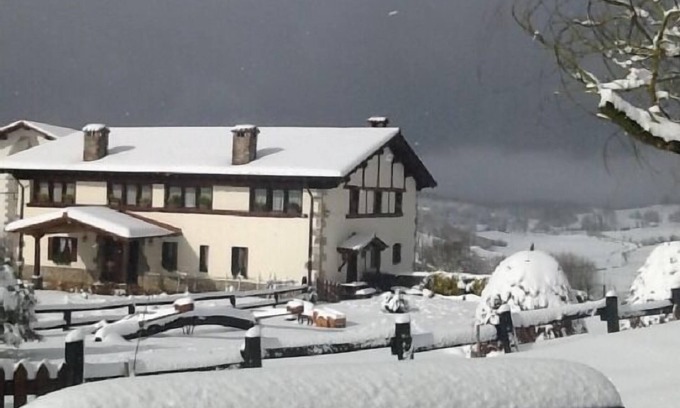 Larraun Cabaña | Casa rural (alquiler íntegro) Mikeletxenea para 14 personas