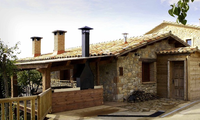Lladurs Casa | El Puit: Masía para 6 pax con piscina cubierta climatizada comunitaria