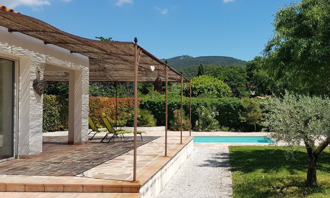 Gemenos Apartamento | Self-catering studio at Villa Garlaban ******.