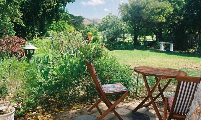 Westlake Apartamento | Self catering unit bordering golf course with majastic mountains above