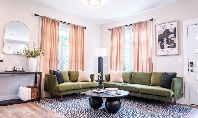 Downtown Casa | Self Check-In~Walk to Downtown~Newly Renovated