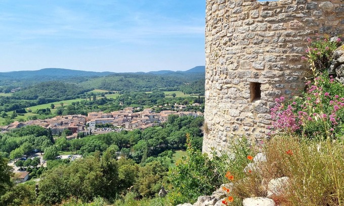 Flassans-sur-Issole Apartamento | Self-contained studio in the heart of the Var