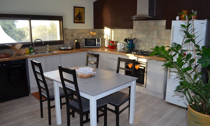 Villemur-sur-Tarn Apartamento | Self-contained apartment in large house with swimming pool, guaranteed peace and quiet