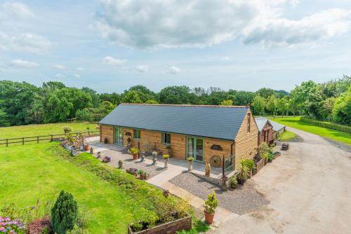 Cowbridge Casa | Self-contained cosy one bedroom holiday barn
