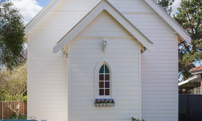 Central Mudgee Casa | Self Contained Restored Heritage c. 1914 Church