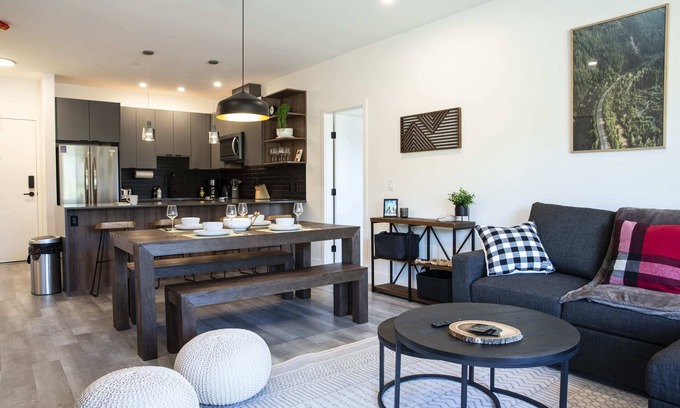 Revelstoke Apartamento | Selkirk Powder Dream - Cozy Condo (+Hot Tub)