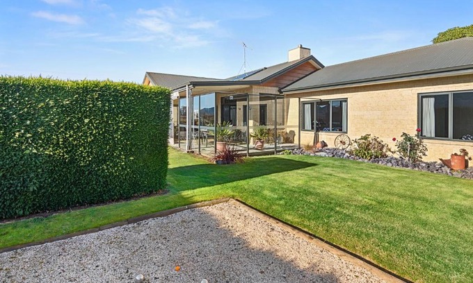 Blenheim Casa | Selmes Sanctuary - Blenheim Holiday Home