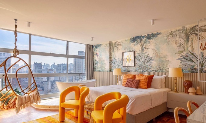Central Zone Casa | Selva SampaSky: bathtub and view on the 24th floor