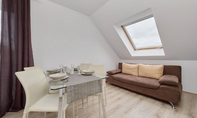 Brochow Apartamento | Semaforowa Apartment Wroclaw by Renters