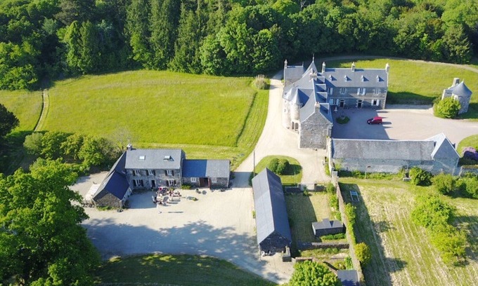 St.-Martin-des-Champs Cabaña | Casas adosadas para 6 a 14 personas. en un dominio privado, casa señorial, bosque, MORLAIX