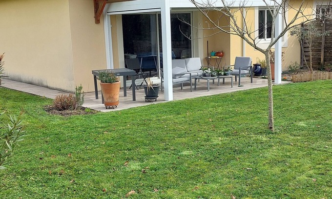 Lahourcade Casa | Semi-detached house in the countryside garden covered terrace