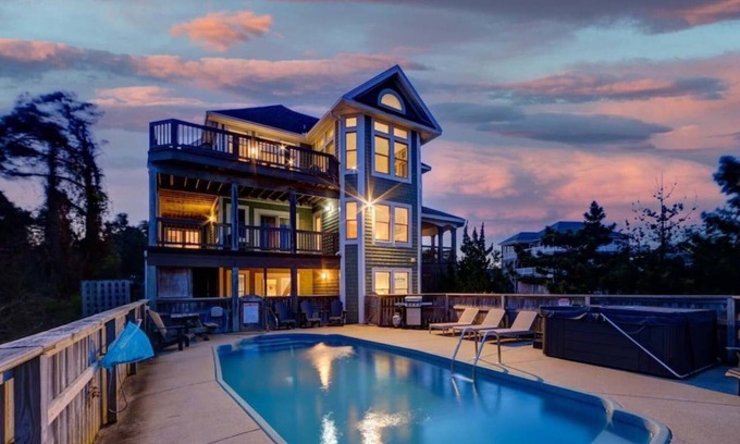 Rodanthe Casa | Semi-Oceanfront! Gorgeous Ocean Views! Sleeps 21! Steps to the Beach!