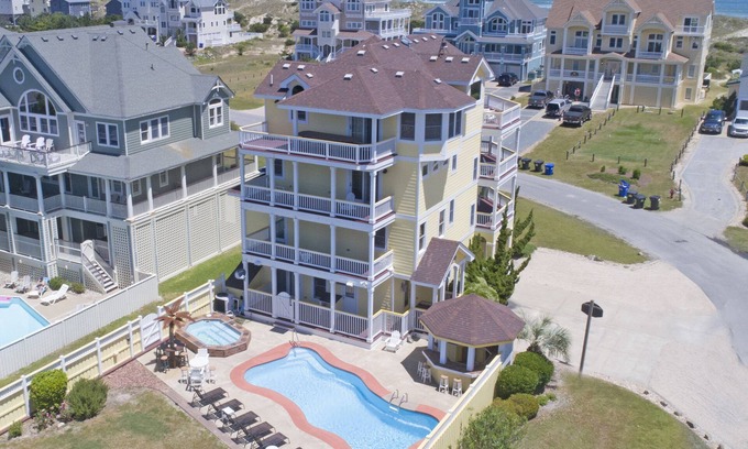 Ocean Isle Estates Casa | Lujo semi-frente al mar con elevador, piscina y bar Tiki, bañera de hidromasaje, teatro y sala de juegos