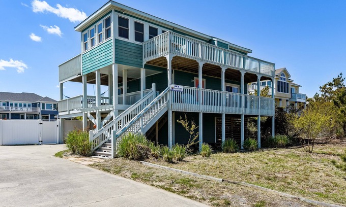 Ocean Hill Casa | SEMI FRENTE AL MAR Sobresaliente OCEAN VWS! Piscina, HotTub, cercado en el patio para perros!